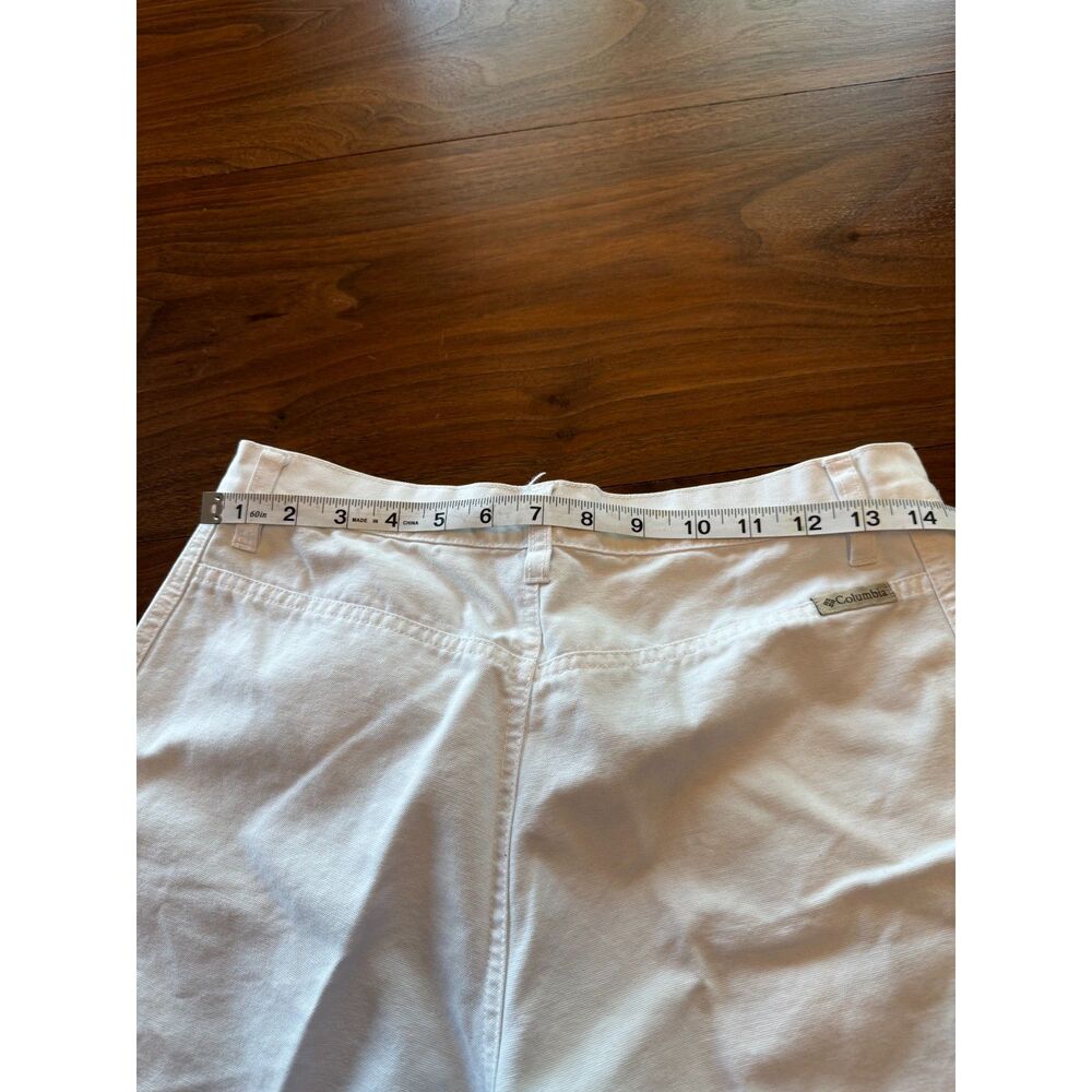 Columbia White Cotton Canvas Shorts APPROX Size 8